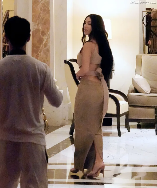 Kim Kardashian photo 5 of 4170
