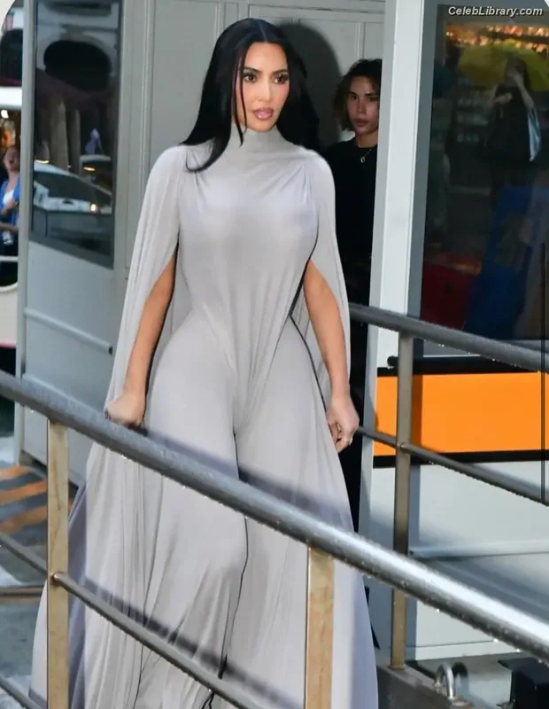 Kim Kardashian photo 10 of 4170