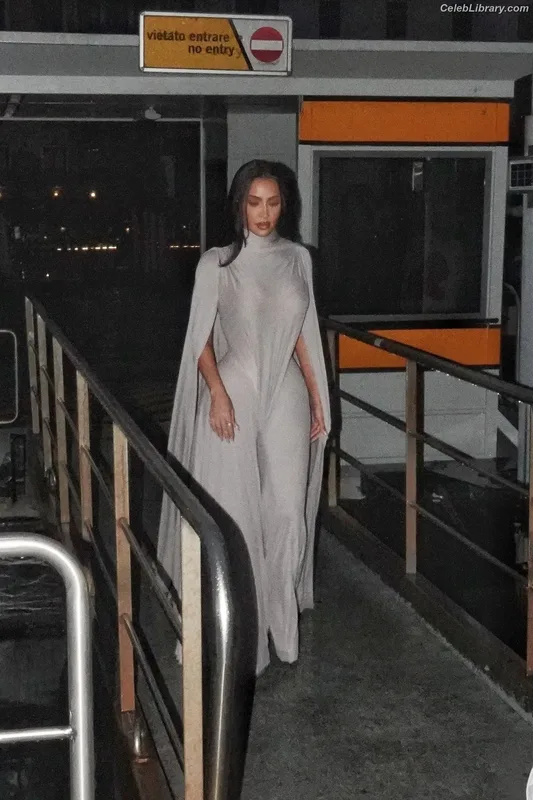 Kim Kardashian photo 21 of 4170