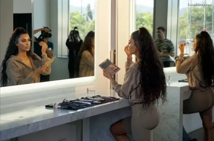 Kim Kardashian photo 22 of 4170