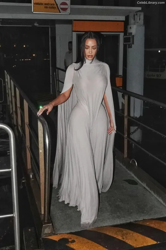 Kim Kardashian photo 2 of 4170