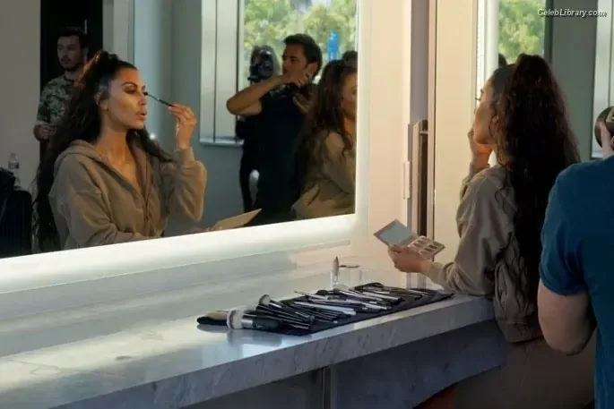 Kim Kardashian photo 3 of 4170