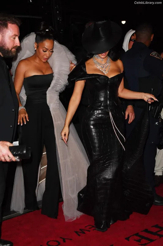 Kim Kardashian photo 6 of 4170
