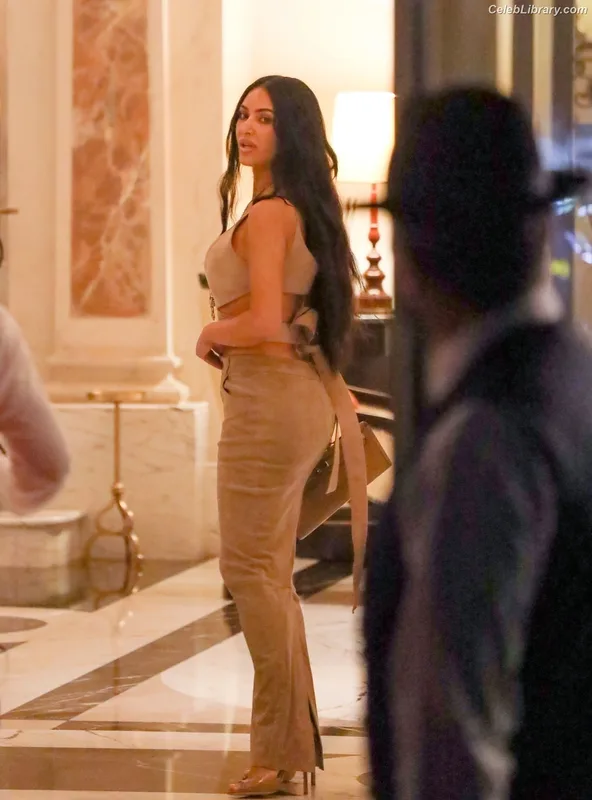 Kim Kardashian photo 13 of 4170