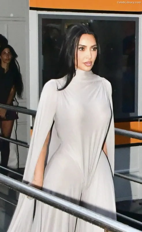 Kim Kardashian photo 18 of 4170