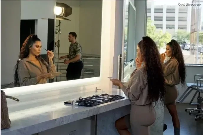Kim Kardashian photo 3 of 4170