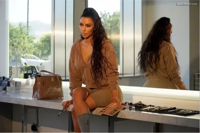 Kim Kardashian photo 7 of 4170