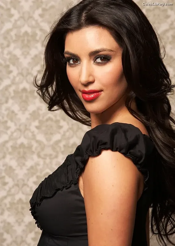 Kim Kardashian photo 8 of 4170