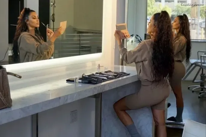 Kim Kardashian photo 10 of 4170