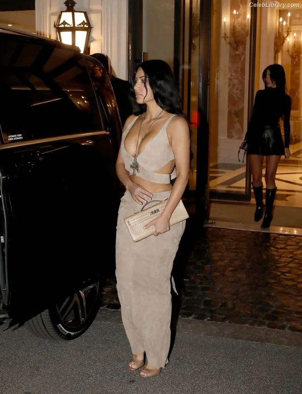 Kim Kardashian photo 24 of 4170