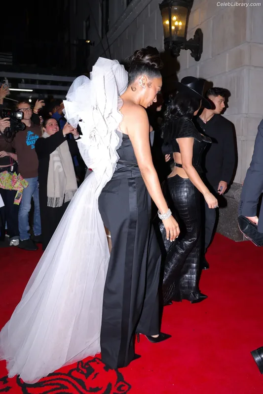 Kim Kardashian photo 19 of 4170