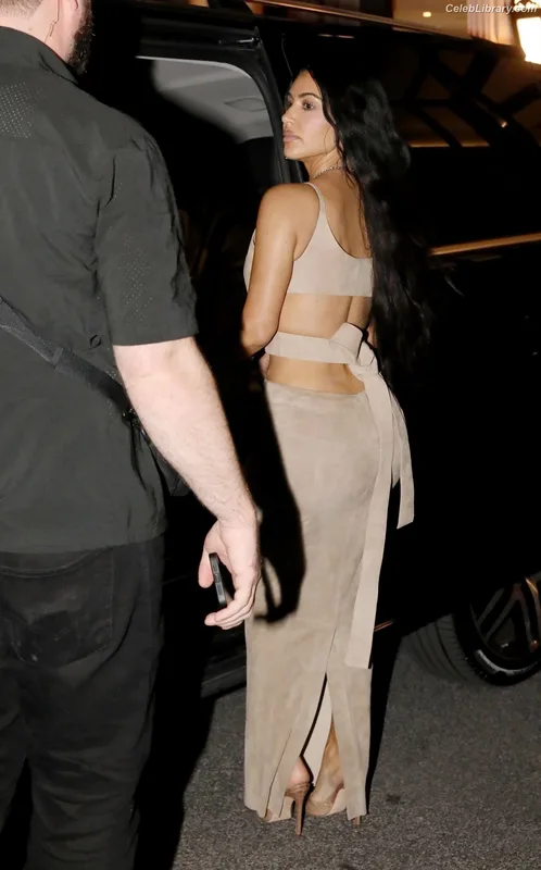 Kim Kardashian photo 20 of 4170