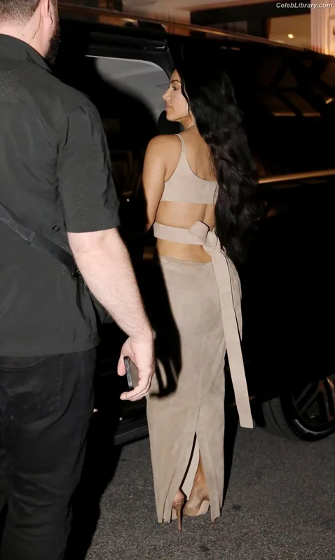 Kim Kardashian photo 23 of 4170