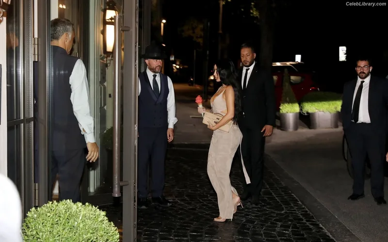 Kim Kardashian photo 4 of 4170