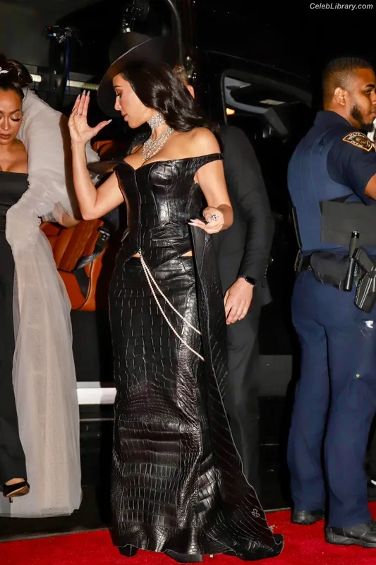 Kim Kardashian photo 9 of 4170