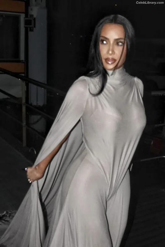 Kim Kardashian photo 15 of 4170