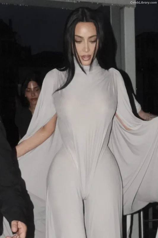 Kim Kardashian photo 20 of 4170