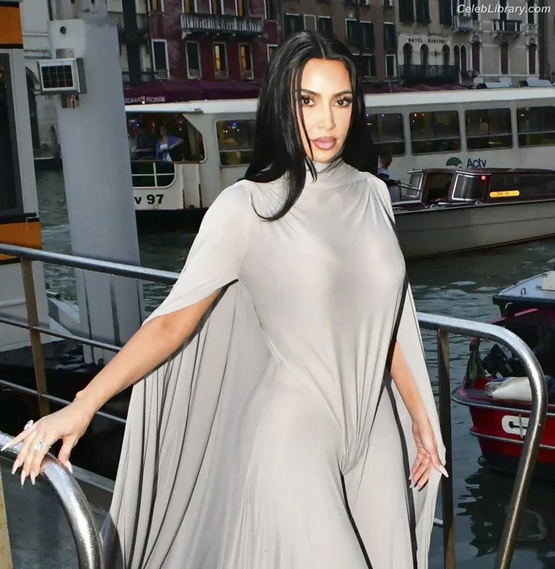 Kim Kardashian photo 6 of 4170