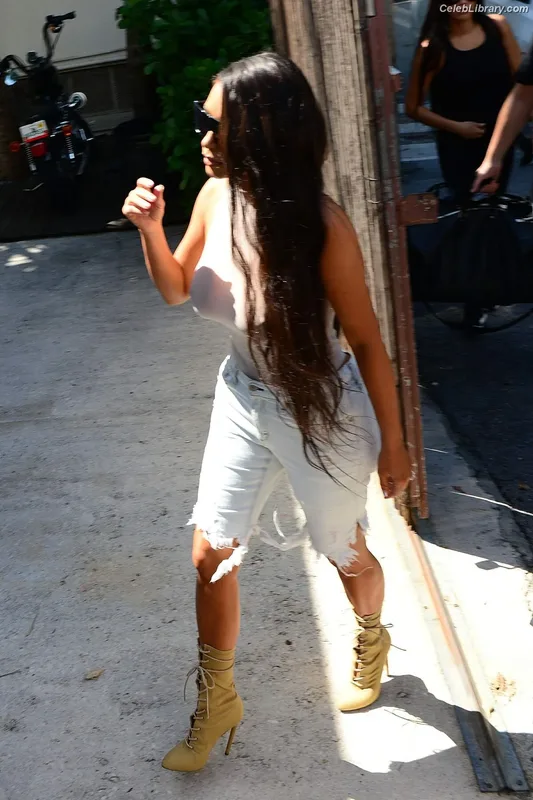 Kim Kardashian photo 9 of 4170
