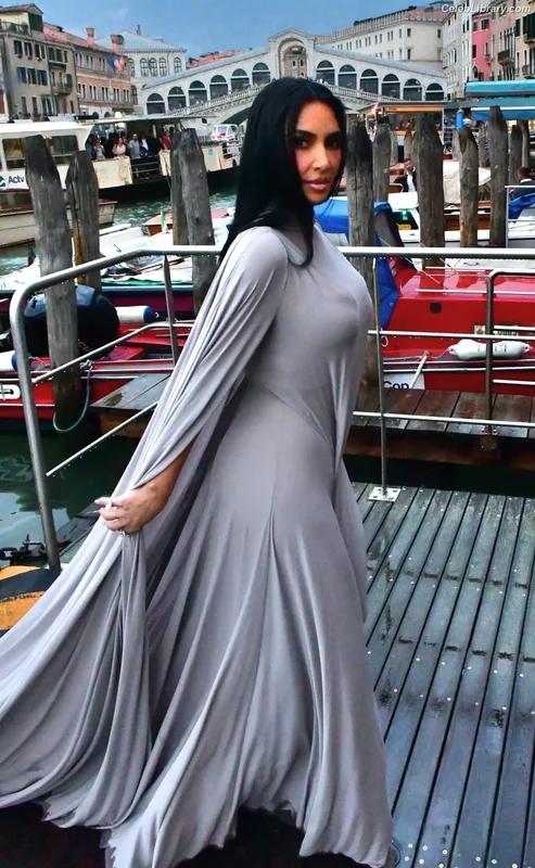 Kim Kardashian photo 16 of 4170