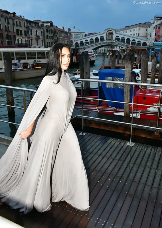 Kim Kardashian photo 18 of 4170