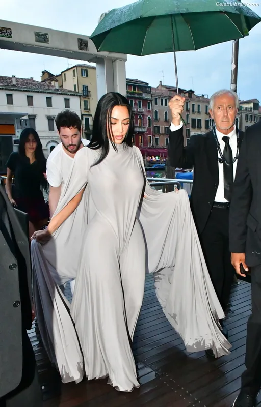 Kim Kardashian photo 23 of 4170