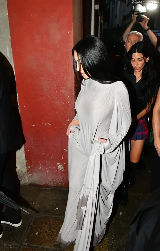 Kim Kardashian photo 4 of 4170
