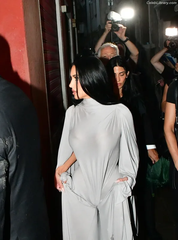 Kim Kardashian photo 5 of 4170
