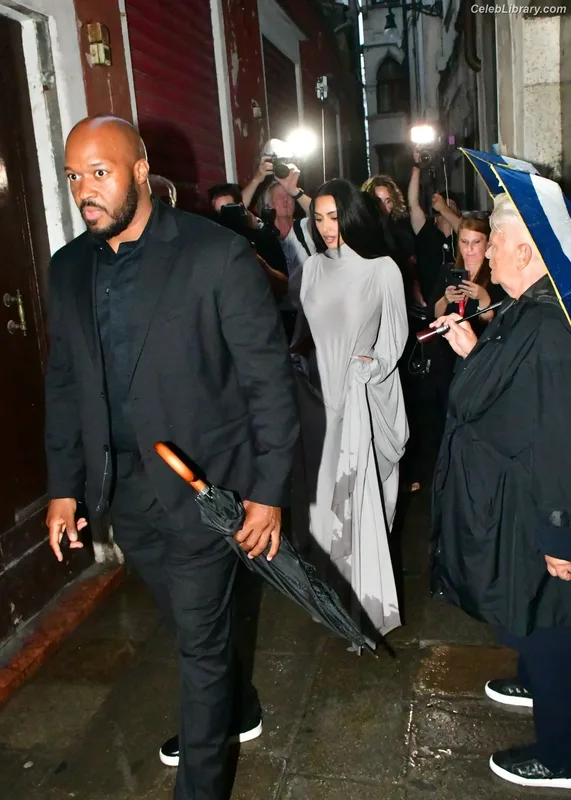 Kim Kardashian photo 10 of 4170