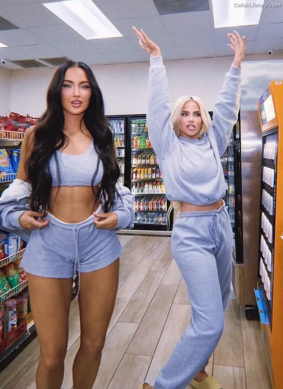 Kim Kardashian photo 12 of 4170