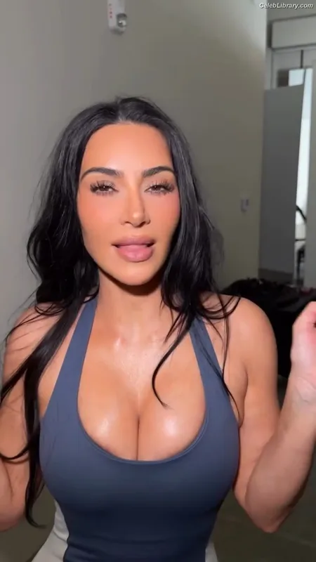 Kim Kardashian photo 4 of 4170