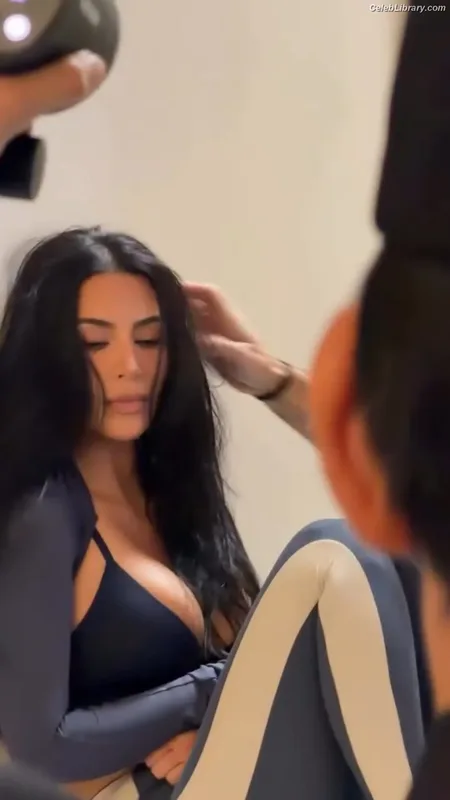 Kim Kardashian photo 8 of 4170