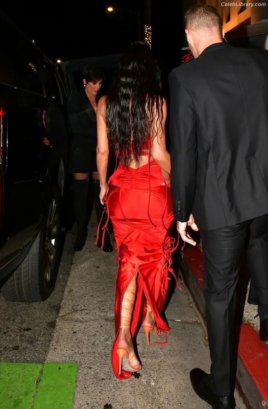 Kim Kardashian photo 6 of 4170
