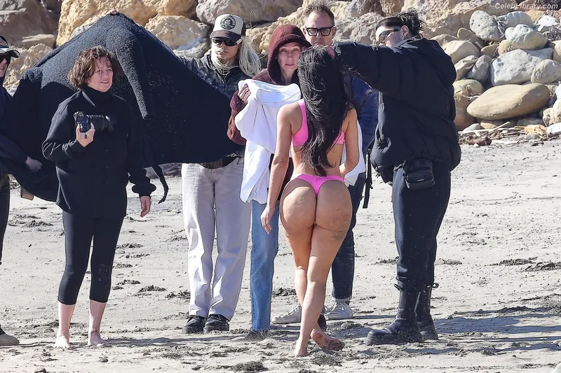 Kim Kardashian photo 12 of 4170