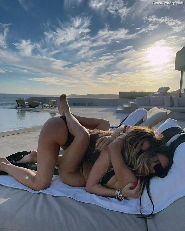 Kim Kardashian photo 14 of 4170