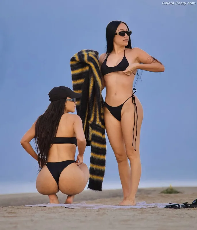 Kim Kardashian photo 21 of 4170