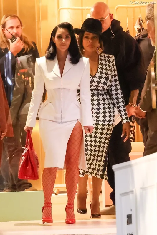 Kim Kardashian photo 10 of 4170