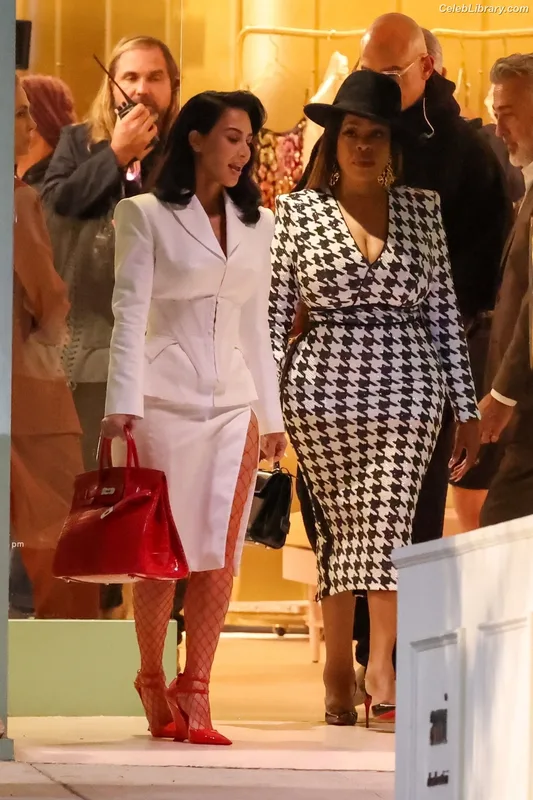 Kim Kardashian photo 20 of 4170