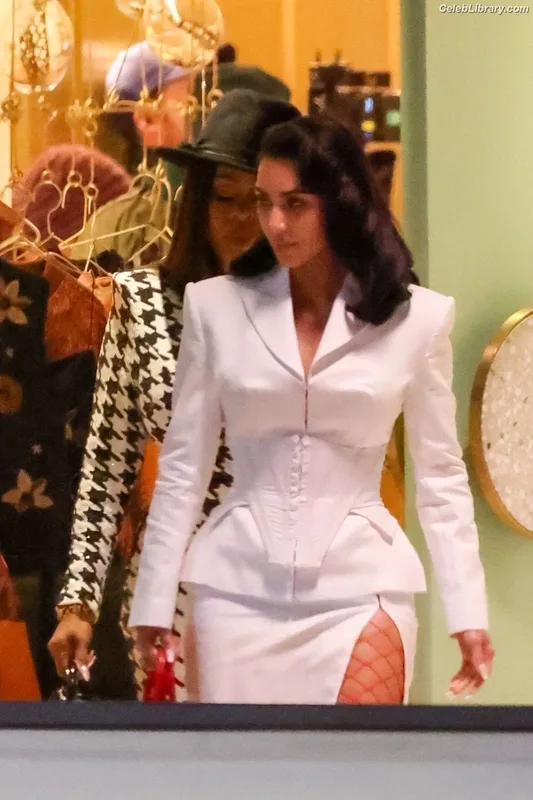 Kim Kardashian photo 23 of 4170
