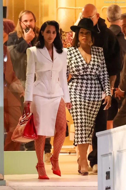 Kim Kardashian photo 1 of 4170
