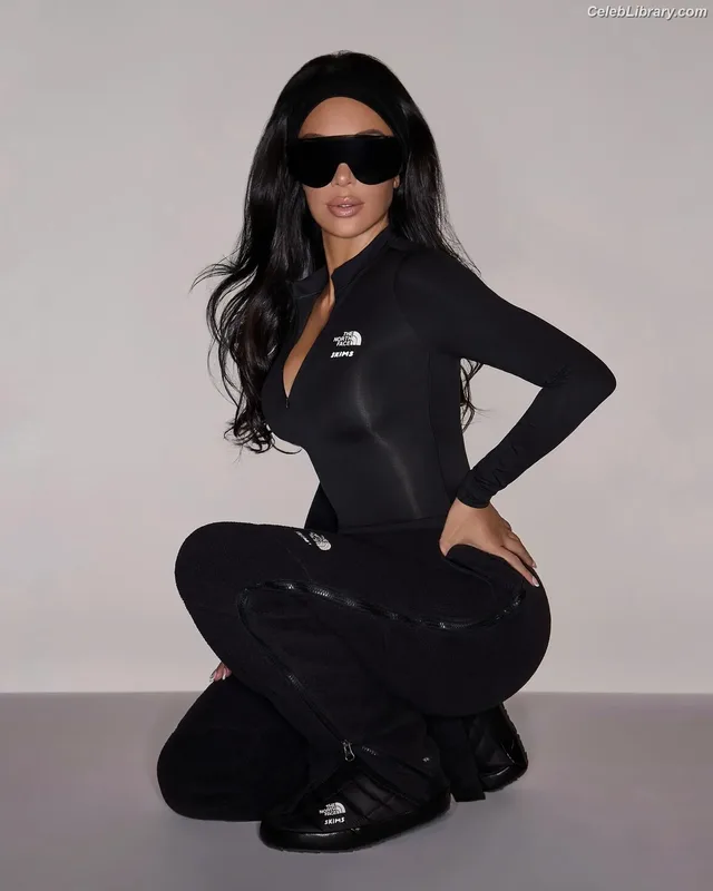 Kim Kardashian photo 16 of 4170