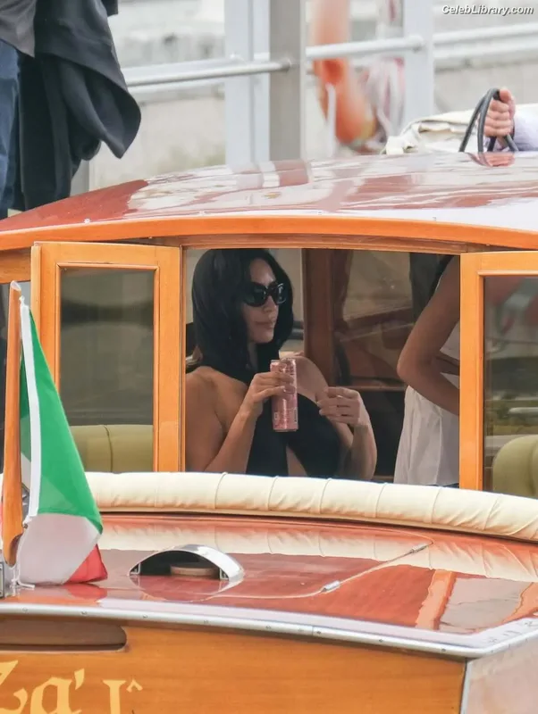 Kim Kardashian photo 7 of 4170
