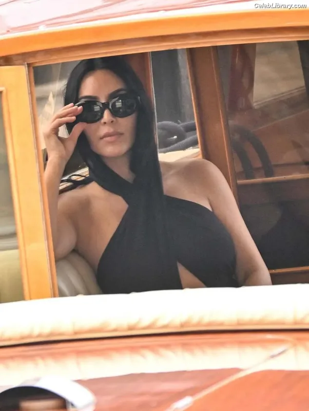 Kim Kardashian photo 8 of 4170