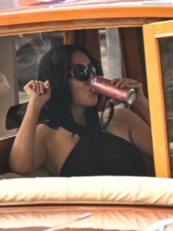 Kim Kardashian photo 9 of 4170