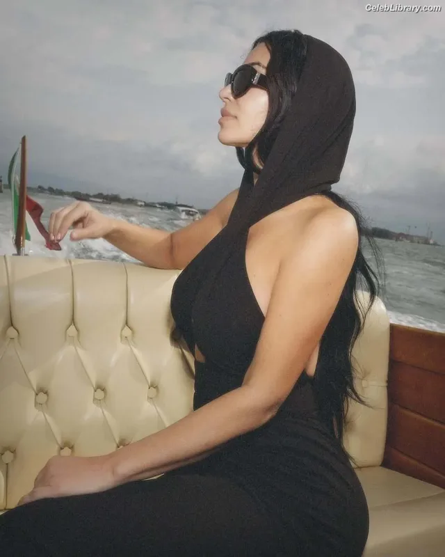 Kim Kardashian photo 10 of 4170