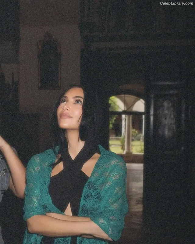 Kim Kardashian photo 11 of 4170