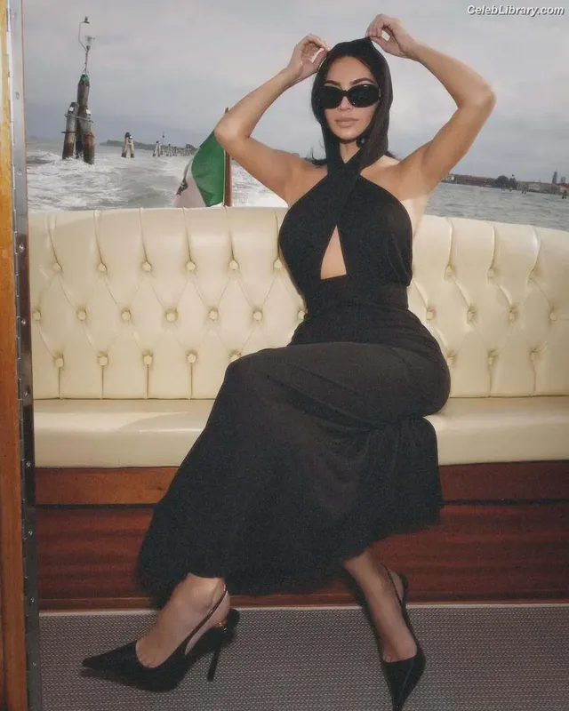 Kim Kardashian photo 13 of 4170