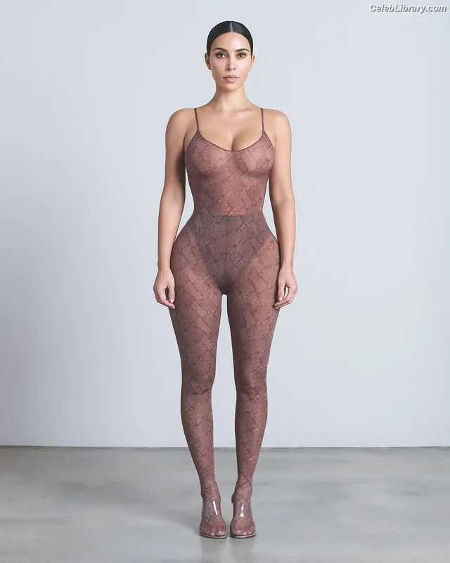 Kim Kardashian photo 17 of 4170