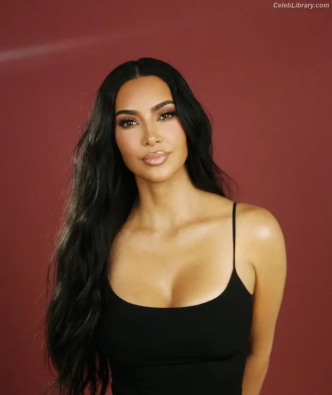 Kim Kardashian photo 11 of 4170