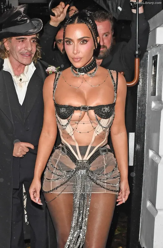 Kim Kardashian photo 13 of 4170